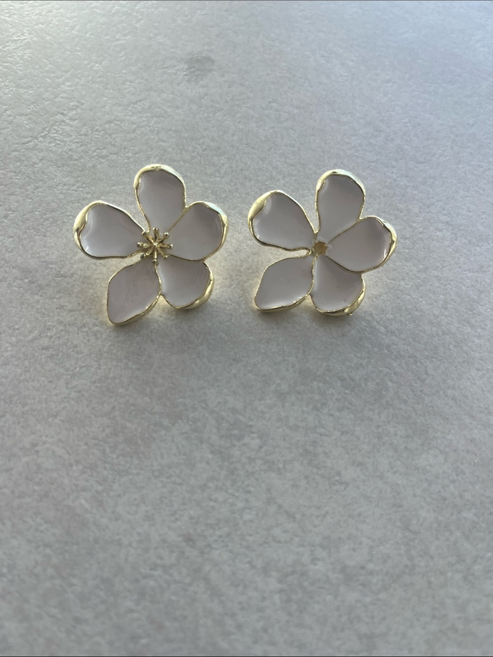 Gold-Edged White Floral Stud Earrings - Women Jewelry